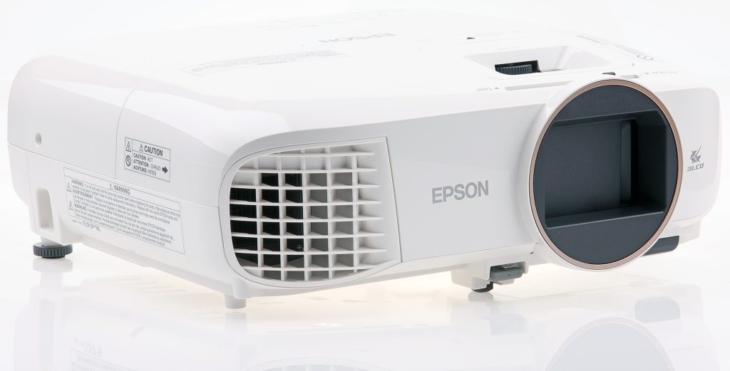 Epson EH-TW5650 är en full hd-projektor med 3D-stöd som använder 3LCD-teknik och ger riktigt bra bild för pengarna.