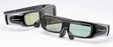 Panasonic skickar med två par 3D-glasögon.