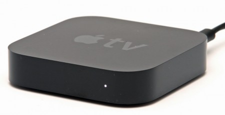 För att visa skärmbilden på teven och spela upp ljudet i hemmabioanläggningen krävs en Apple TV.