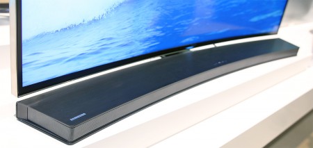Samsungs böjda soundbar HW-H7500.