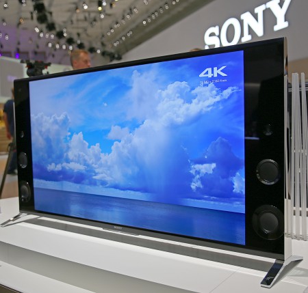 Sony sätter tillbaka riktiga högtalare i tv:n.