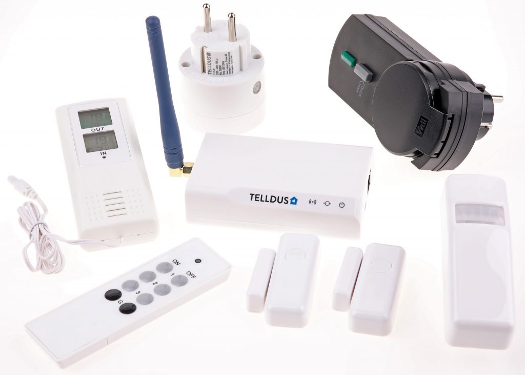 Telldus startpaket Telldus Monitor 433MHz bygger på Tellstick Net V2 och ger ett rejält startkit med såväl sensorer som fjärrströmbrytare för cirka 1 900 kr.