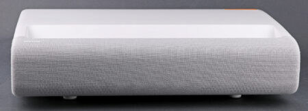 Samsung LSP9T:s framsida döljer ett 4.2-kanalers ljudsystem på totalt 40 W.