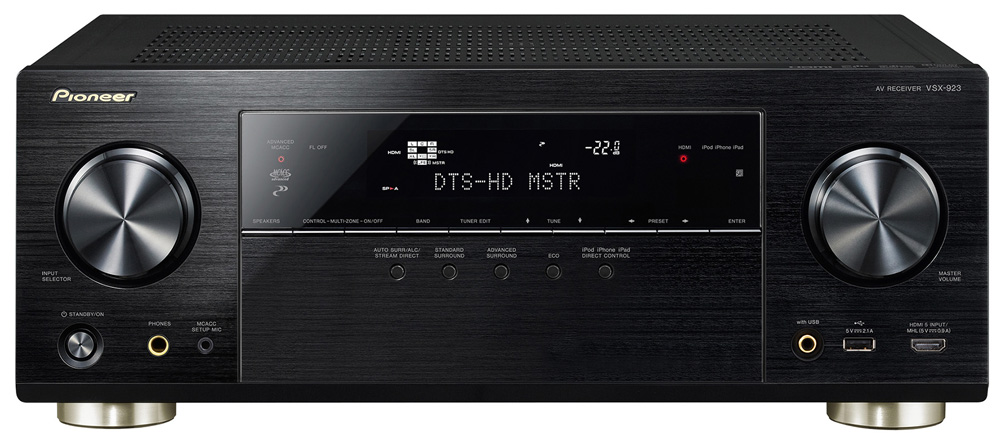 Displayen på bioförstärkaren berättar mycket. DTS-HD MSTR är ljudet som tas emot via hdmi och spelas upp i åtta högtalare. 