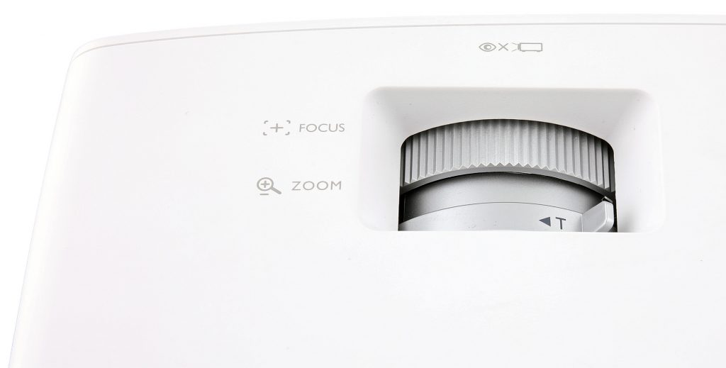 W1090:s zoom är av enklaste slag – ett vred för 1,3X bildförstoring och en justeringsring för fokus.