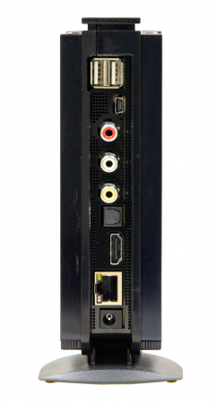 Inuti Xtreamer SideWinder ryms en 2,5-tums SATA-disk, men du kan även välja att använda usb-portarna för lagring via en usb-disk och/eller ett usb-minne. Vid trådlös nätverksanslutning används en av usb-portarna, men Ethernet-anslutningen på 10/100 Mbit/s är ett bättre alternativ om du har möjlighet att använda kabel. 