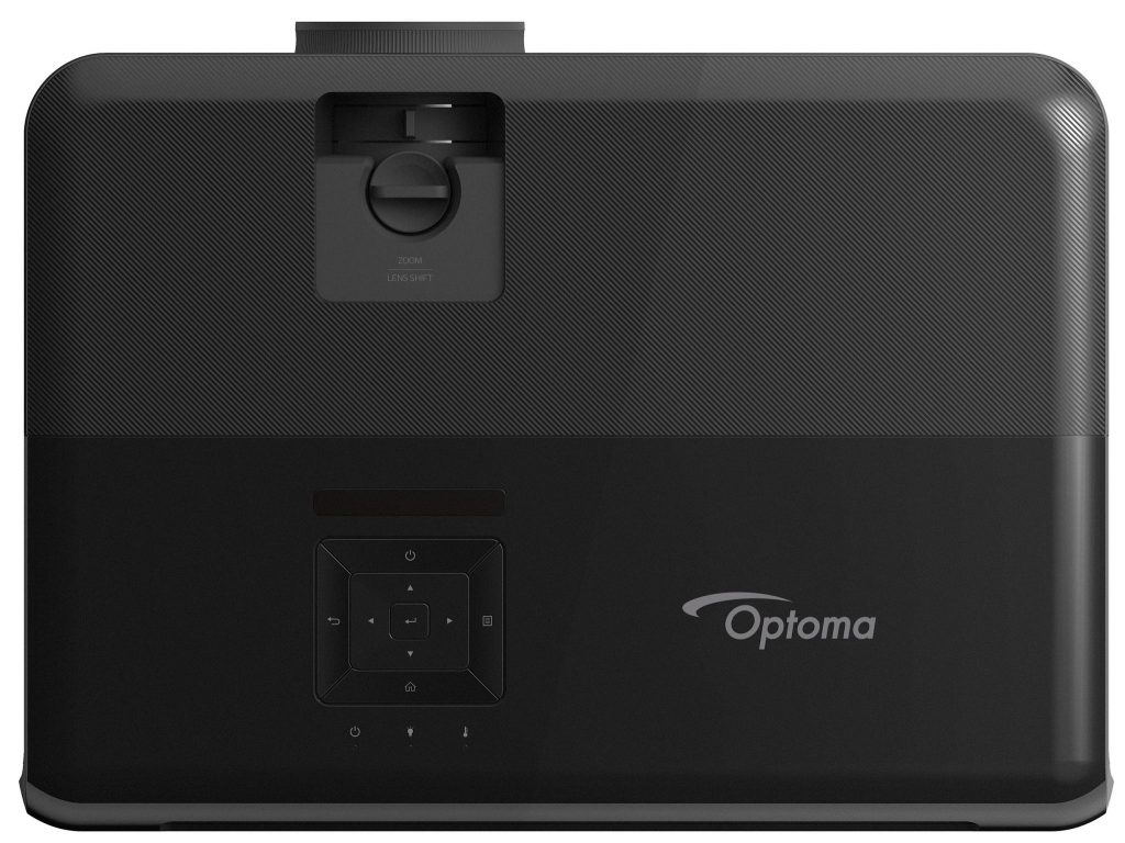 Optoma UHD51 kan även manövreras direkt från ovansidan och ovan linsen sitter reglagen för zoom och den vertikala linsförskjutningen.