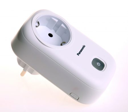 Med fjärrstyrda strömbrytare (499 kr) kan du enkelt styra elektrisk utrustning på distans, men det går även att tända och släcka manuellt med knappen.